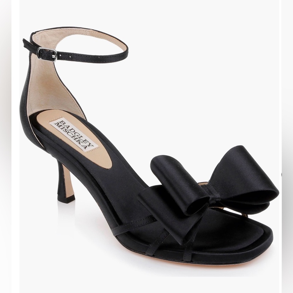 Badgley Mischka Alysha Bow Embellished Mid Heel Sandals Black Satin Size 7.5